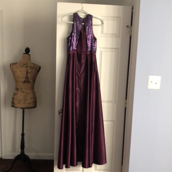 ⭕️ PRICE FIRM Christina Wu Size 2 Aubergine Sequin Gown - Picture 6 of 6